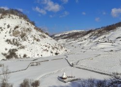 Fundatura Ponorului iarna din judetul Hunedoara