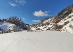 Fundatura Ponorului iarna din judetul Hunedoara