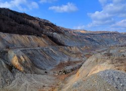 Ruinele minei de cupru de la Moldomin din Moldova Noua