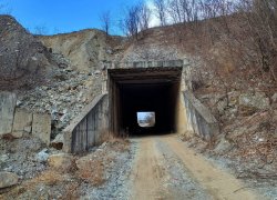 Ruinele minei de cupru de la Moldomin din Moldova Noua