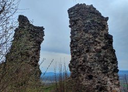 Ruinele Cetatii Dezna din judetul Arad