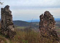 Ruinele Cetatii Dezna din judetul Arad