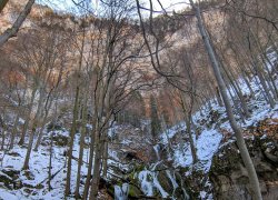 Pestera si Cascada Sipot din jud Hunedoara