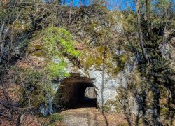 La Tunele din Poieni judetul Timis