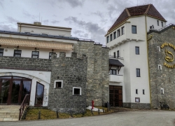Hotel Castel Dracula de pe Pasul Tihuta