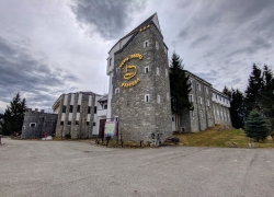 Hotel Castel Dracula de pe Pasul Tihuta