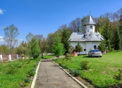 Biserica Sfintii Imparati Constantin si Elena din Vf Dealului