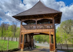 Biserica Sfintii Imparati Constantin si Elena din Vf Dealului