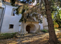 Biserica fortificata din Dealu Frumos