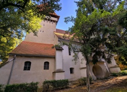 Biserica fortificata din Dealu Frumos