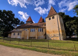 Biserica fortificata din Dealu Frumos
