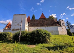 Biserica fortificata din Dealu Frumos