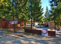 Statiunea si Lacul Trei Ape