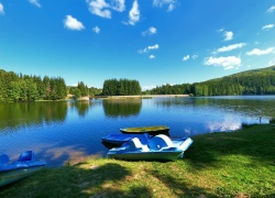 Statiunea si Lacul Trei Ape