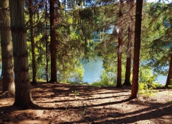 Statiunea si Lacul Trei Ape