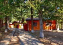 Statiunea si Lacul Trei Ape