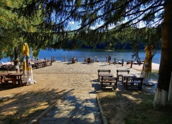 Statiunea si Lacul Trei Ape