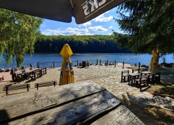 Statiunea si Lacul Trei Ape