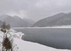 Barajul Gura Apelor iarna