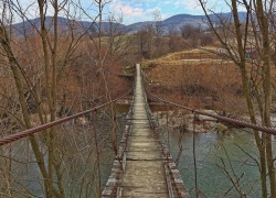 Podul suspendat din Sasca Romana