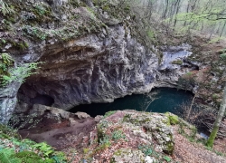Lacul Dracului din Cheile Nerei