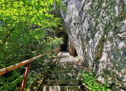 Pestera Hotilor (Grota Haiducilor)