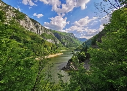 Cascada Fecioara Maria din Herculane