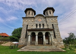 Biserica de marmura din satul Alun