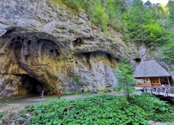 Pestera Poarta lui Ionele