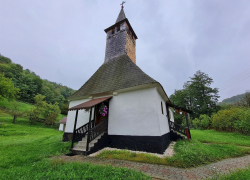 Biserica de lemn din Rosia Noua