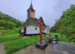 Biserica de lemn din Rosia Noua