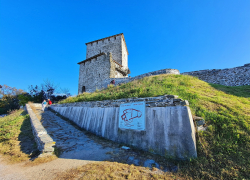 Cetatea Varsetului (Kula Vrsac) din Serbia