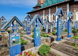 Cimitirul Vesel din Sapanta, Maramures