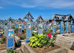 Cimitirul Vesel din Sapanta, Maramures