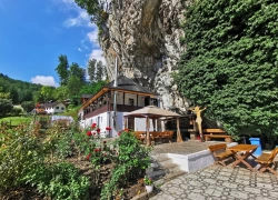 Schitul Pahomie din jud Valcea