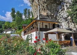 Schitul Pahomie din jud Valcea