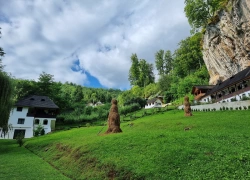 Schitul Pahomie din jud Valcea