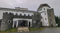 Hotel Castel Dracula din Pasul Tihuta