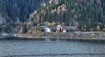 Barajul + Lacul Gura Apelor toamna