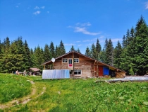 Cabana Gentiana din Retezat arsa complet