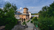 Manastire Dintr-un Lemn din jud Valcea