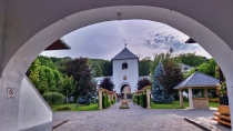 Manastire Dintr-un Lemn din jud Valcea