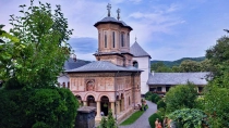 Manastire Dintr-un Lemn din jud Valcea